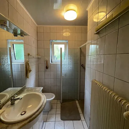 Grosse Zum Wohlfuehlen Apartment Baumgarten